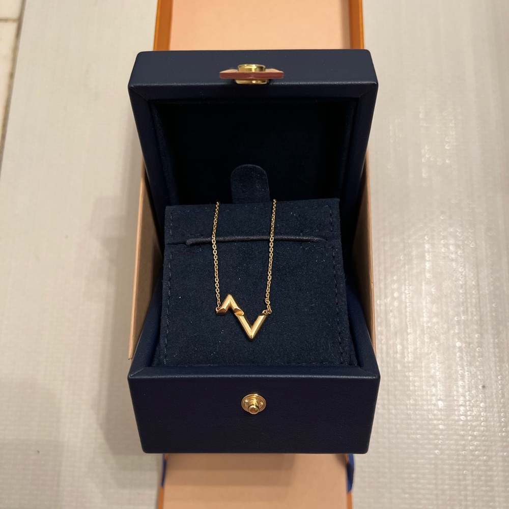 Louis Vuitton Volt necklace